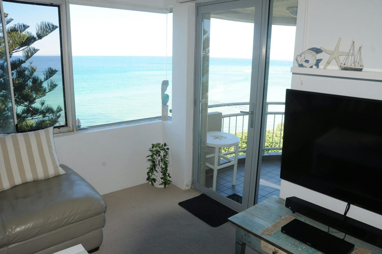 Unit 8 Seaspray Apartments, Absolute Waterfront